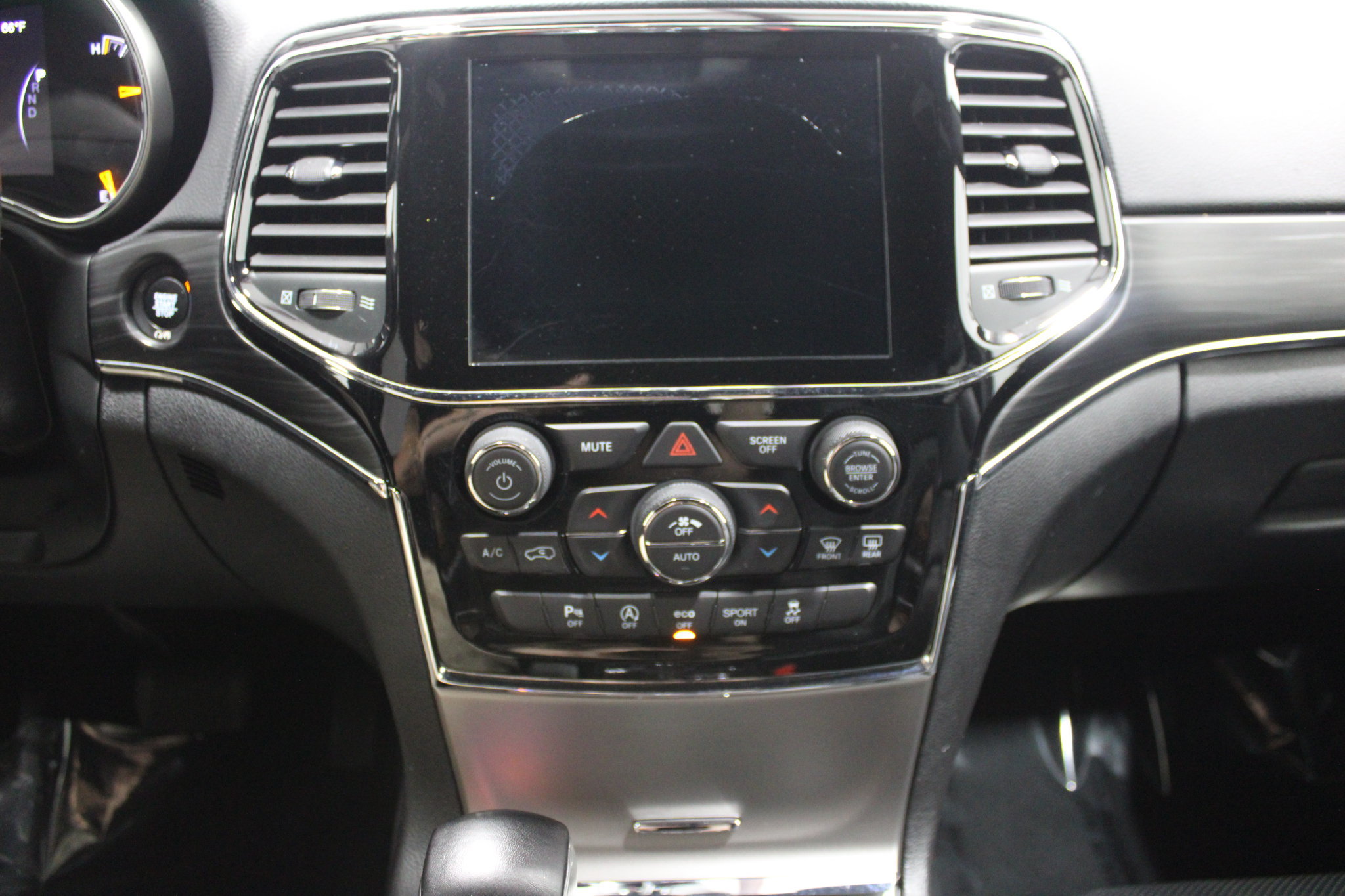 Used 2021 Jeep Grand Cherokee Limited w/ Luxury Group II AWD/4WD image 32