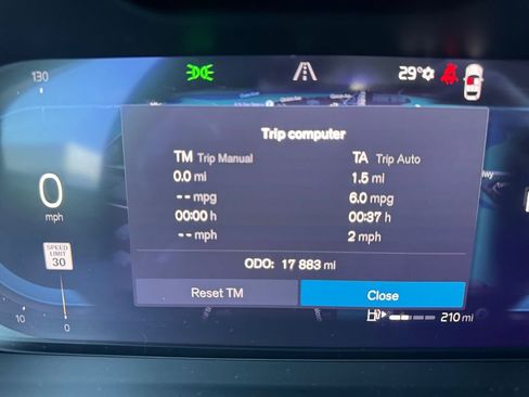 Certified 2025 Volvo XC40 B5 Core image 25