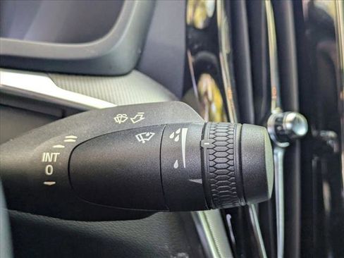 Used 2019 Volvo S60 T5 R-Design image 11