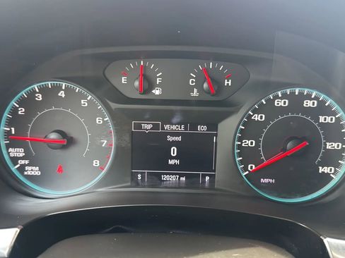 Used 2022 Chevrolet Traverse LS image 16