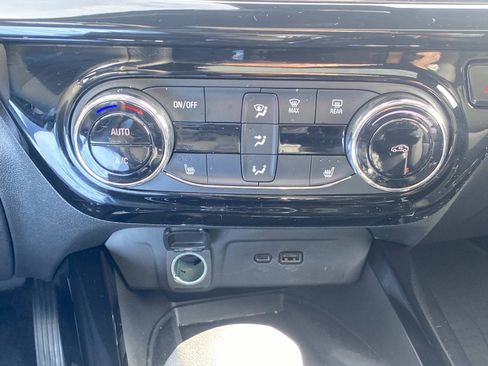 Used 2024 Chevrolet Trax RS w/ Sunroof Package image 36