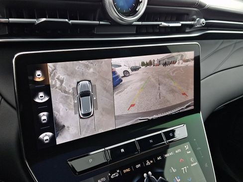 New 2025 Maserati Grecale GT image 19