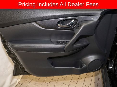 Used 2018 Nissan Rogue SV FWD image 11