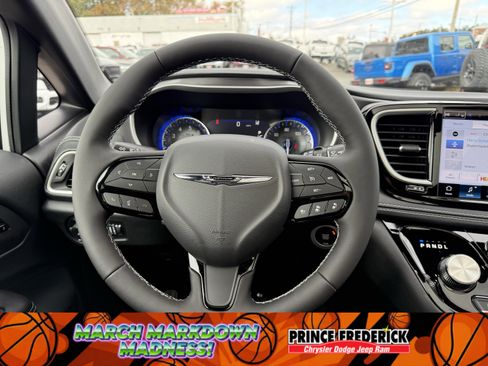 New 2026 Chrysler Pacifica Select image 20