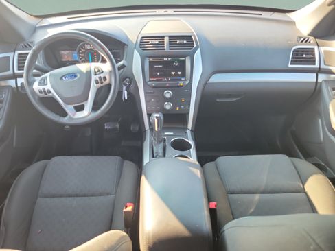 Used 2014 Ford Explorer XLT w/ Equipment Group 201A FWD image 12