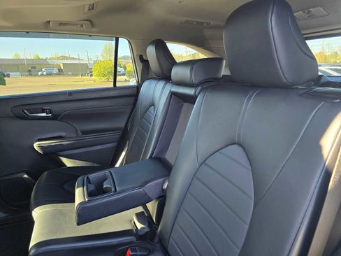 Certified 2024 Toyota Highlander XLE AWD/4WD image 21