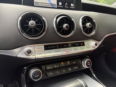 Used 2019 Kia Stinger GT1 AWD/4WD image 34