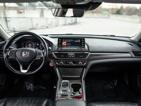 Used 2018 Honda Accord Touring image 12