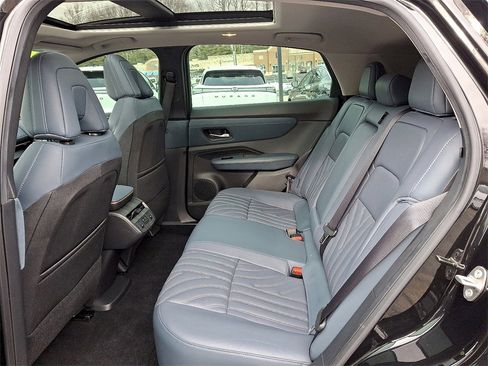 Used 2024 Nissan Ariya AWD image 11