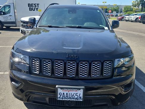 Used 2022 Jeep Grand Cherokee Laredo X image 4