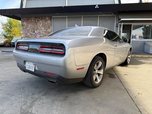 Used 2015 Dodge Challenger SXT w/ Driver Convenience Group image 7