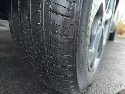 Certified 2025 Ford Escape ST-Line image 12