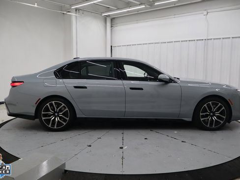 Used 2026 BMW 740i xDrive AWD/4WD image 2