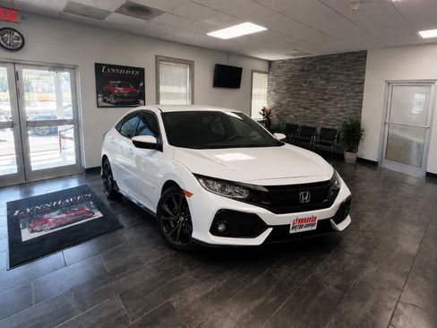 Used 2018 Honda Civic Sport image 2