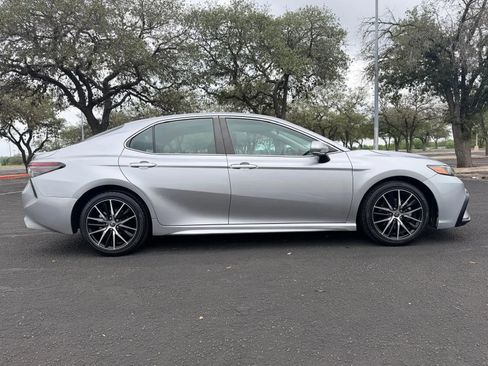 Used 2022 Toyota Camry SE FWD image 8