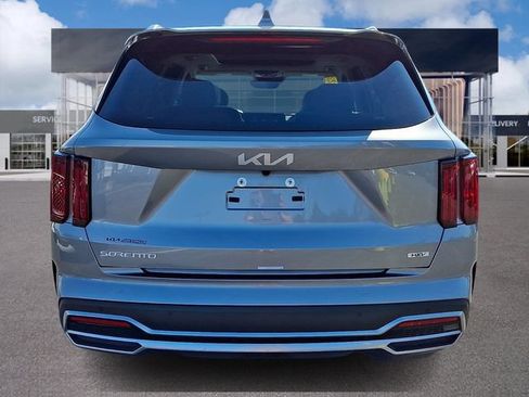 Certified 2023 Kia Sorento SX Prestige w/ Panoramic Sunroof Package AWD/4WD image 5