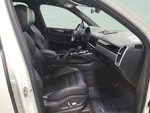 Used 2020 Porsche Cayenne AWD/4WD image 9