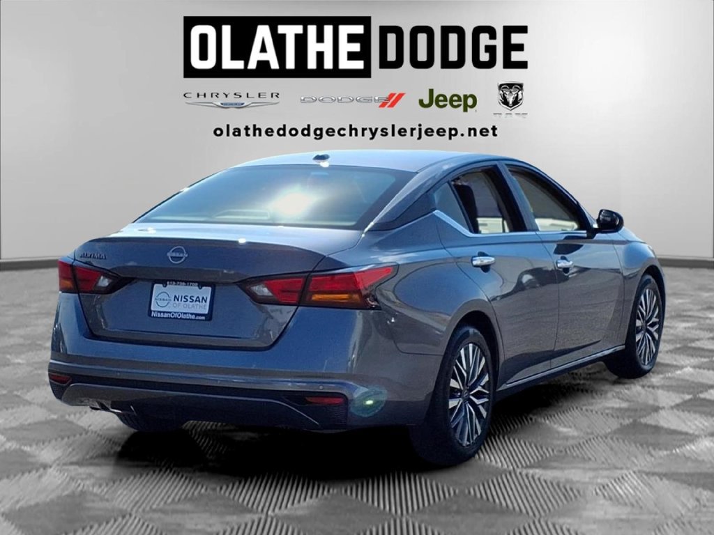 Used 2025 Nissan Altima 2.5 SV FWD image 29