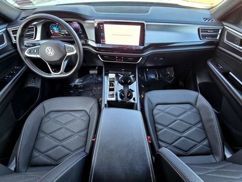 Used 2025 Volkswagen Atlas Cross Sport SE image 9