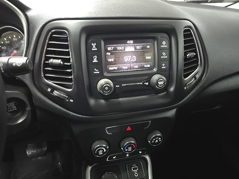 Used 2018 Jeep Compass Latitude w/ Cold Weather Group AWD/4WD image 24
