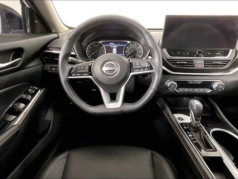 Used 2025 Nissan Altima 2.5 SR w/ SR Premium Package FWD image 6