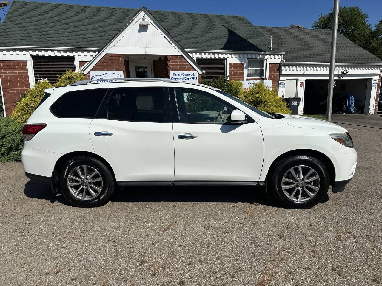 Used 2015 Nissan Pathfinder S FWD image 9