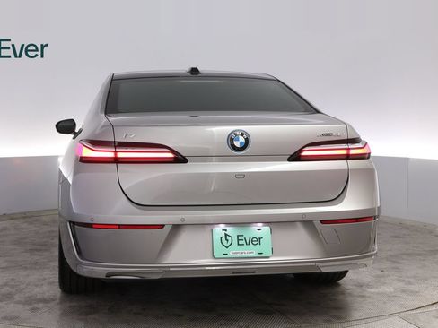 Used 2023 BMW i7 xDrive60 AWD/4WD image 15