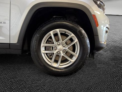 Used 2023 Jeep Grand Cherokee L Laredo w/ Trailer Tow Group (B) AWD/4WD image 11