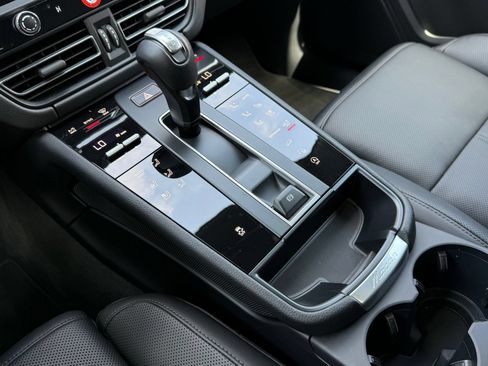 Used 2026 Porsche Macan AWD/4WD image 22