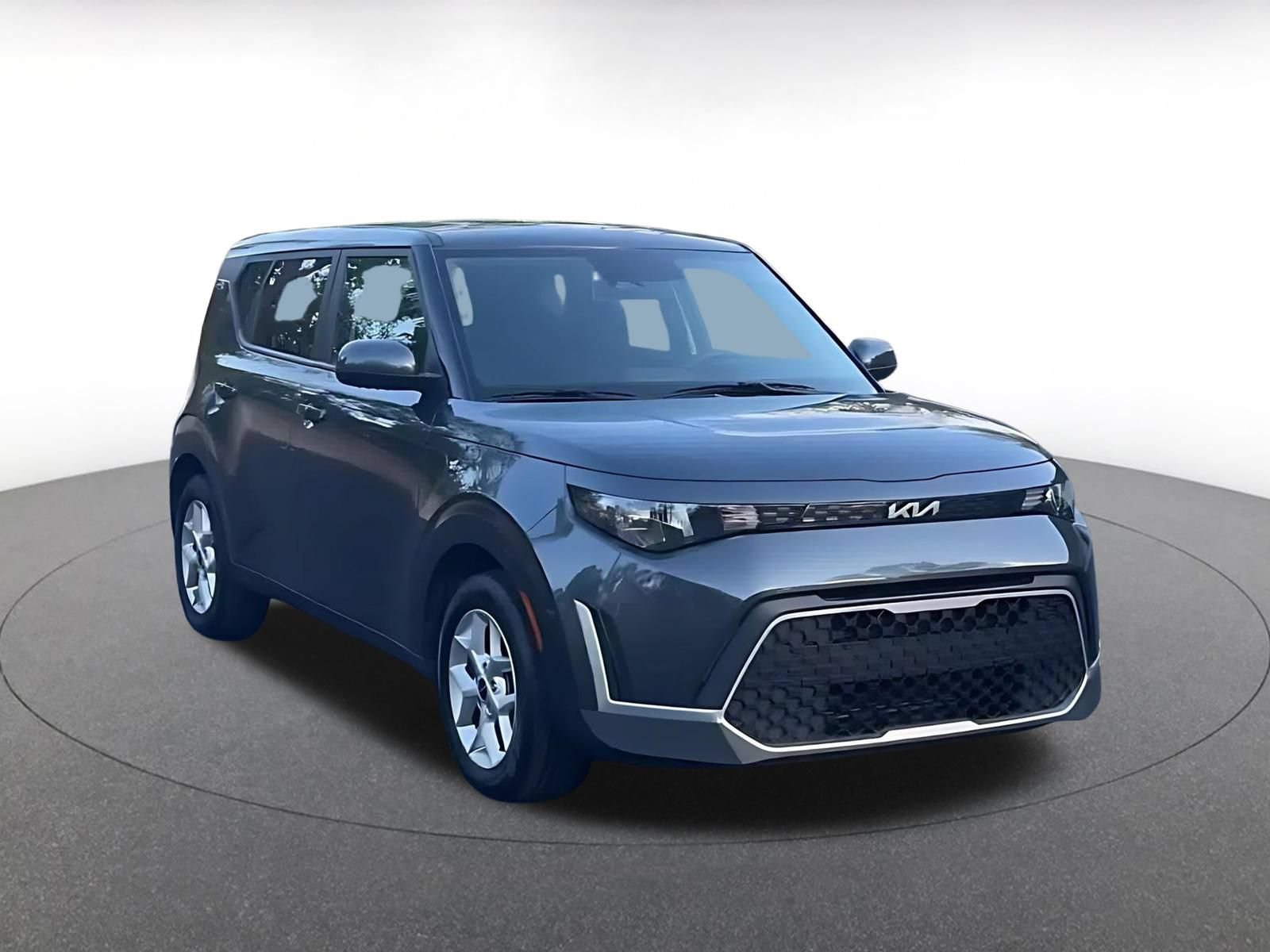 Used 2025 Kia Soul LX w/ LX Technology Package FWD image 3