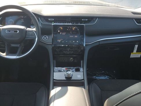 New 2025 Jeep Grand Cherokee L Altitude image 11