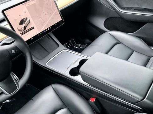 Used 2024 Tesla Model Y Performance AWD/4WD image 16