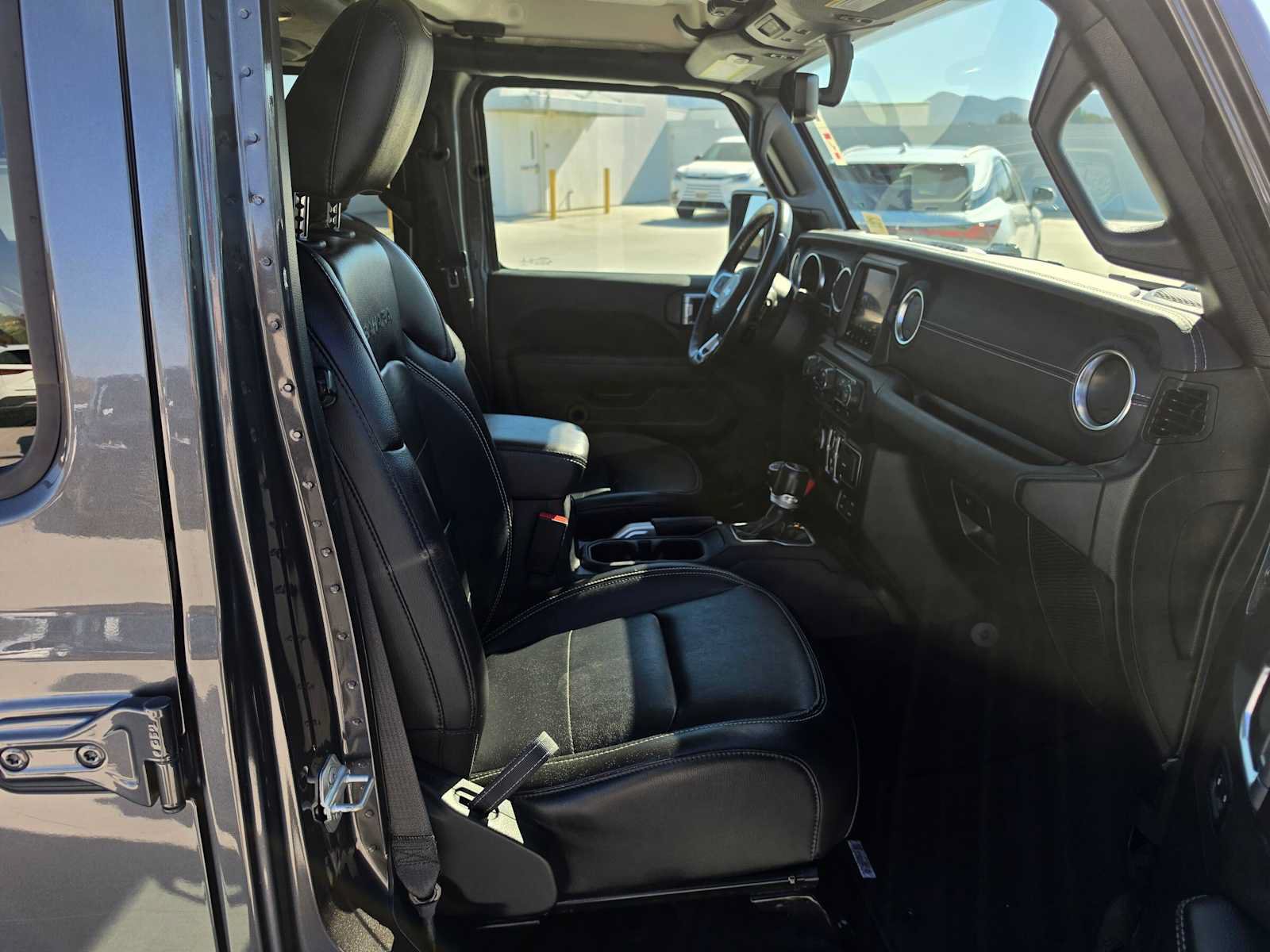 Used 2022 Jeep Wrangler Unlimited Sahara w/ Cold Weather Group AWD/4WD image 10