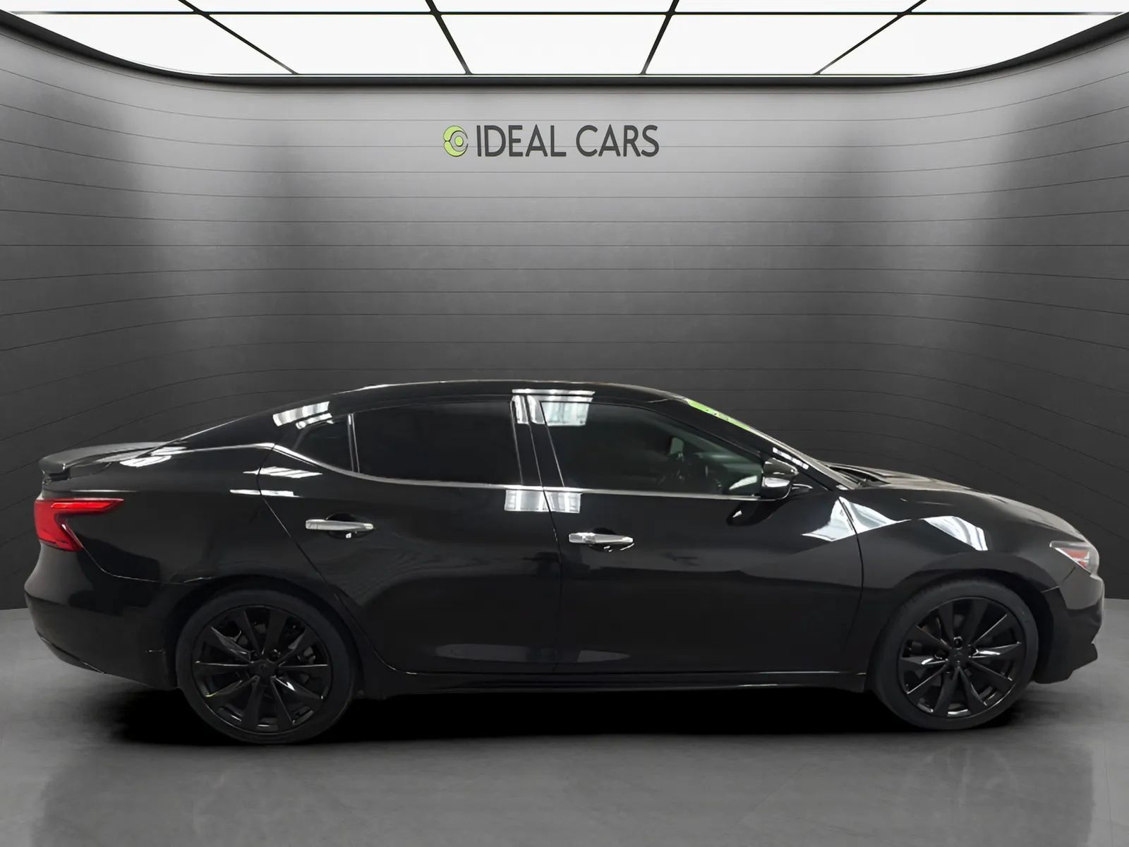 Used 2017 Nissan Maxima SR w/ Midnight Edition FWD image 4