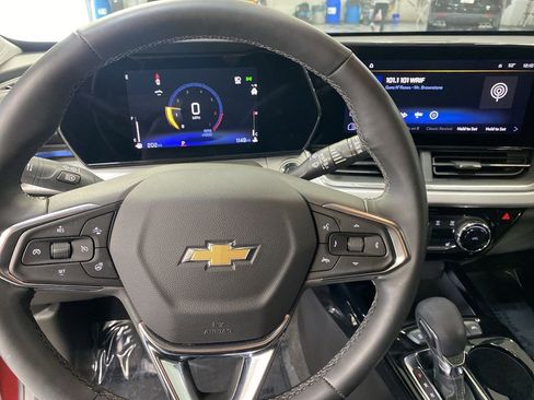 Certified 2025 Chevrolet Trax LT w/ Driver Confidence Package FWD image 12