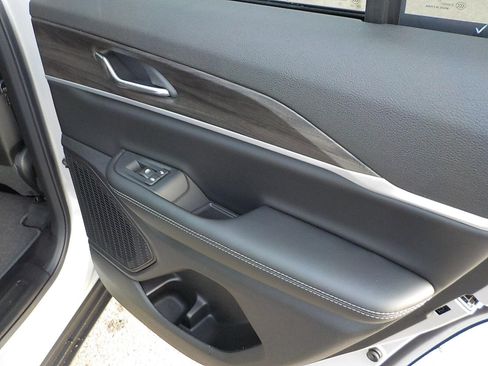 New 2025 Jeep Grand Cherokee Limited image 13