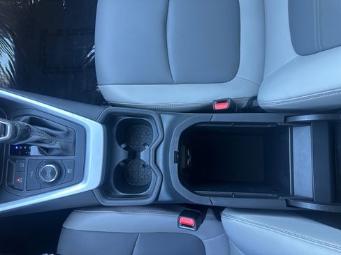 Used 2021 Toyota RAV4 XLE Premium image 22