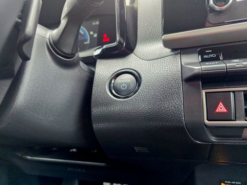 Used 2025 Toyota Camry SE image 25