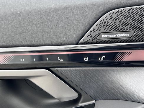 Used 2026 BMW i5 eDrive40 w/ M Sport Package image 24