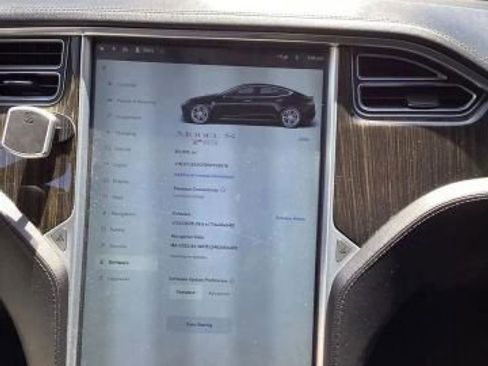 Used 2013 Tesla Model S Performance RWD image 8