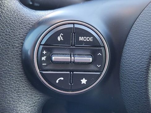 Used 2023 Kia Soul LX w/ LX Technology Package FWD image 12