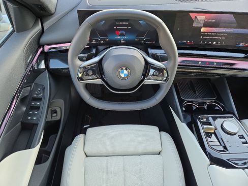 Used 2024 BMW 540i xDrive w/ Premium Package image 12