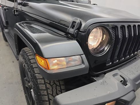 Used 2022 Jeep Wrangler Unlimited Sahara image 14