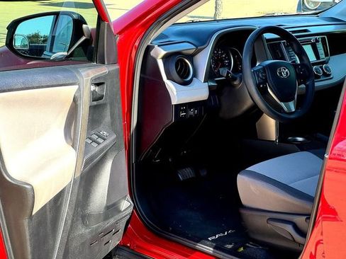 Used 2015 Toyota RAV4 LE image 8
