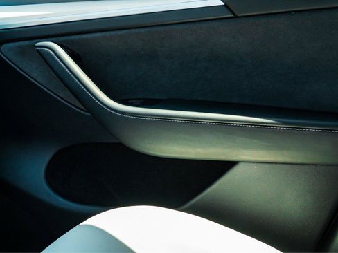 Used 2023 Tesla Model Y AWD image 14