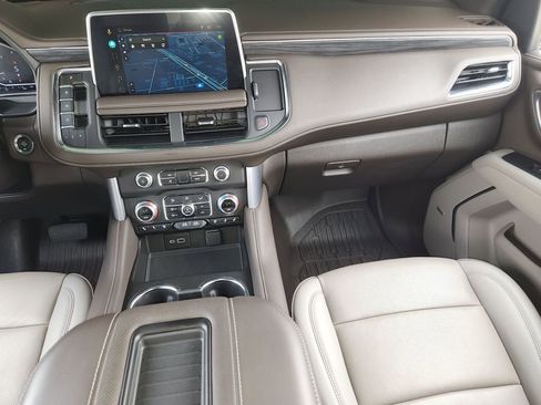 Used 2023 GMC Yukon XL SLT w/ SLT Premium Package image 18