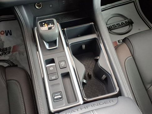 Certified 2025 Nissan Pathfinder Platinum image 27