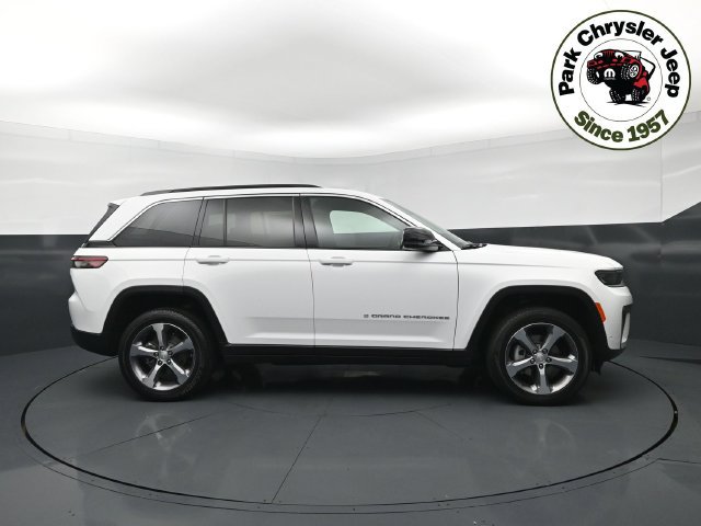 New 2026 Jeep Grand Cherokee Limited w/ Luxury Tech Group II AWD/4WD image 6