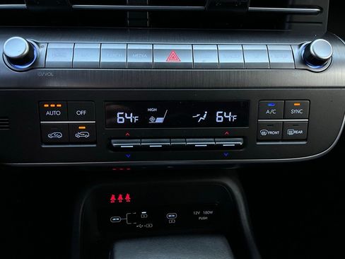 Used 2025 Hyundai Kona SEL image 28