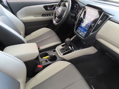 Used 2025 Subaru Forester Limited image 28